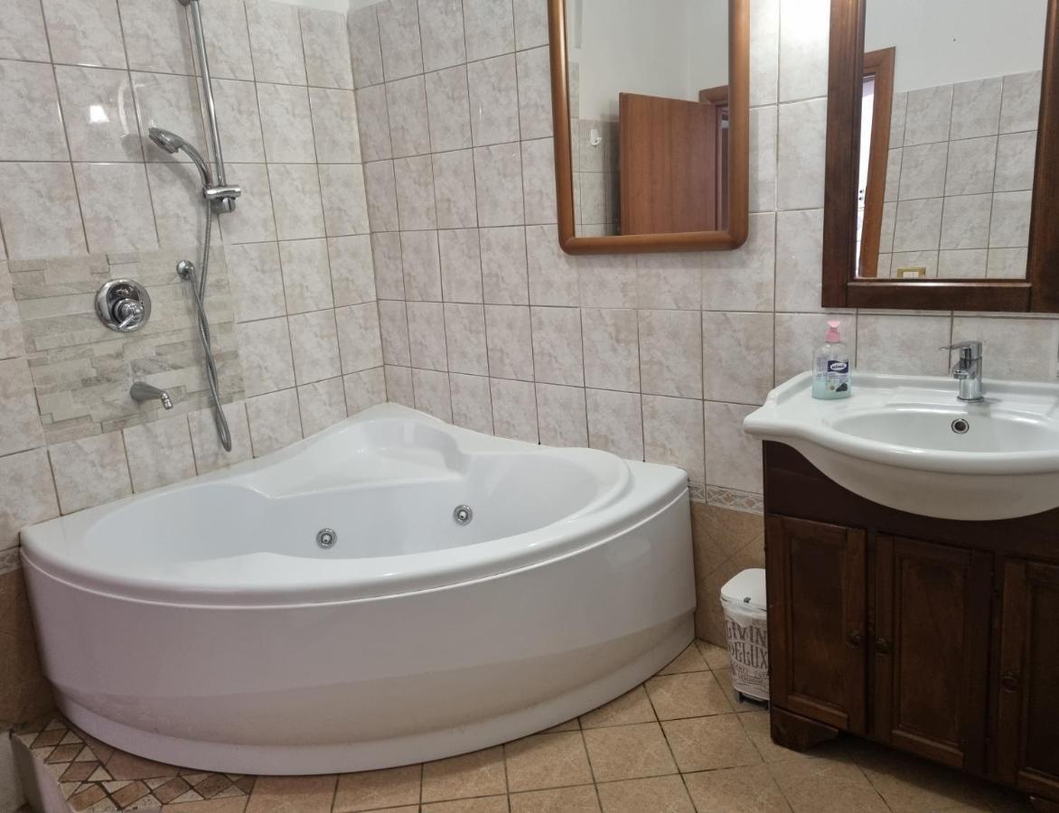リヴォルノCasa Mille Baci Con Parcheggioアパートメント エクステリア 写真